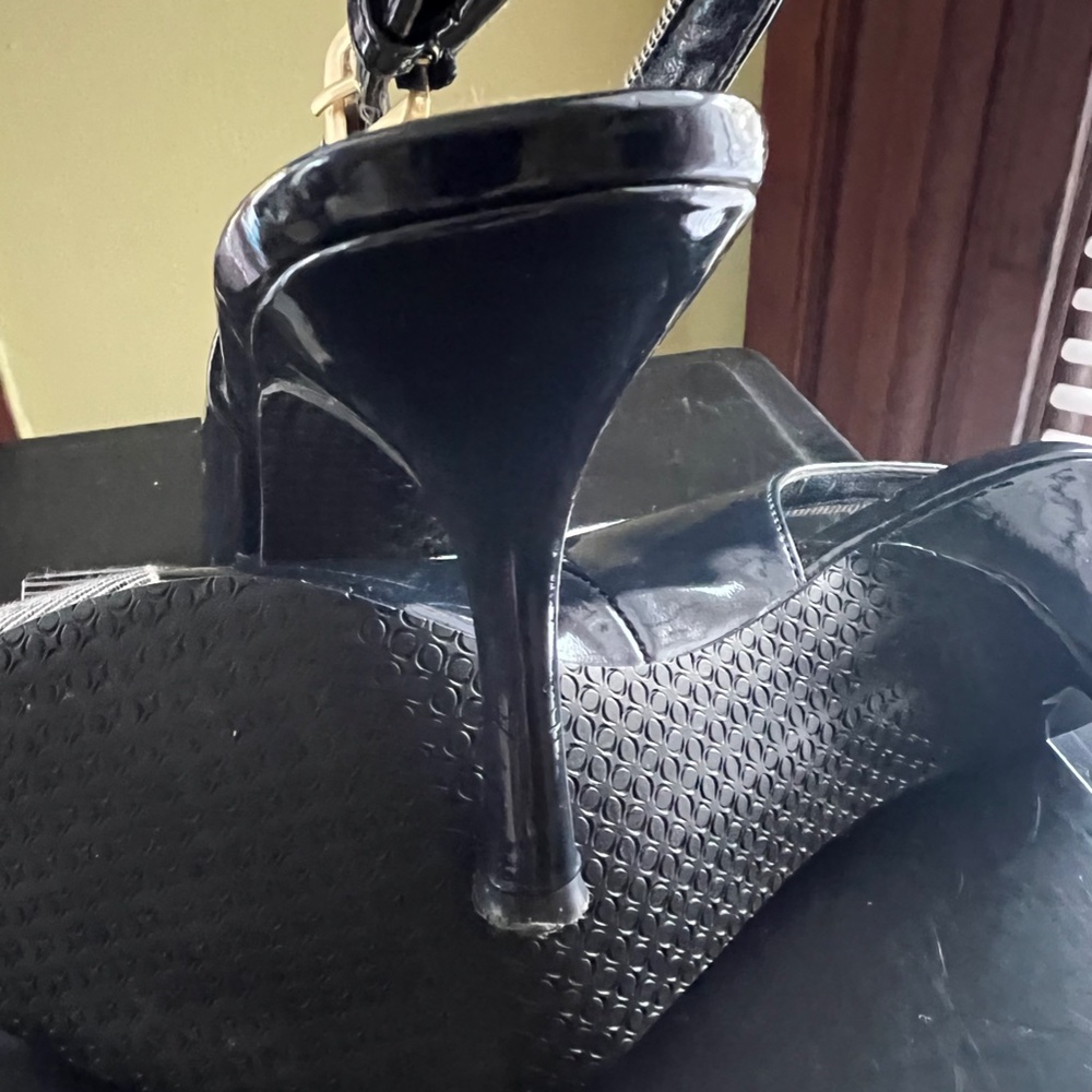 TAHARI Sling Back Navy Patent Leather Shoe with Striped Piping and Bow 7.5 Size - Picture 9 of 12